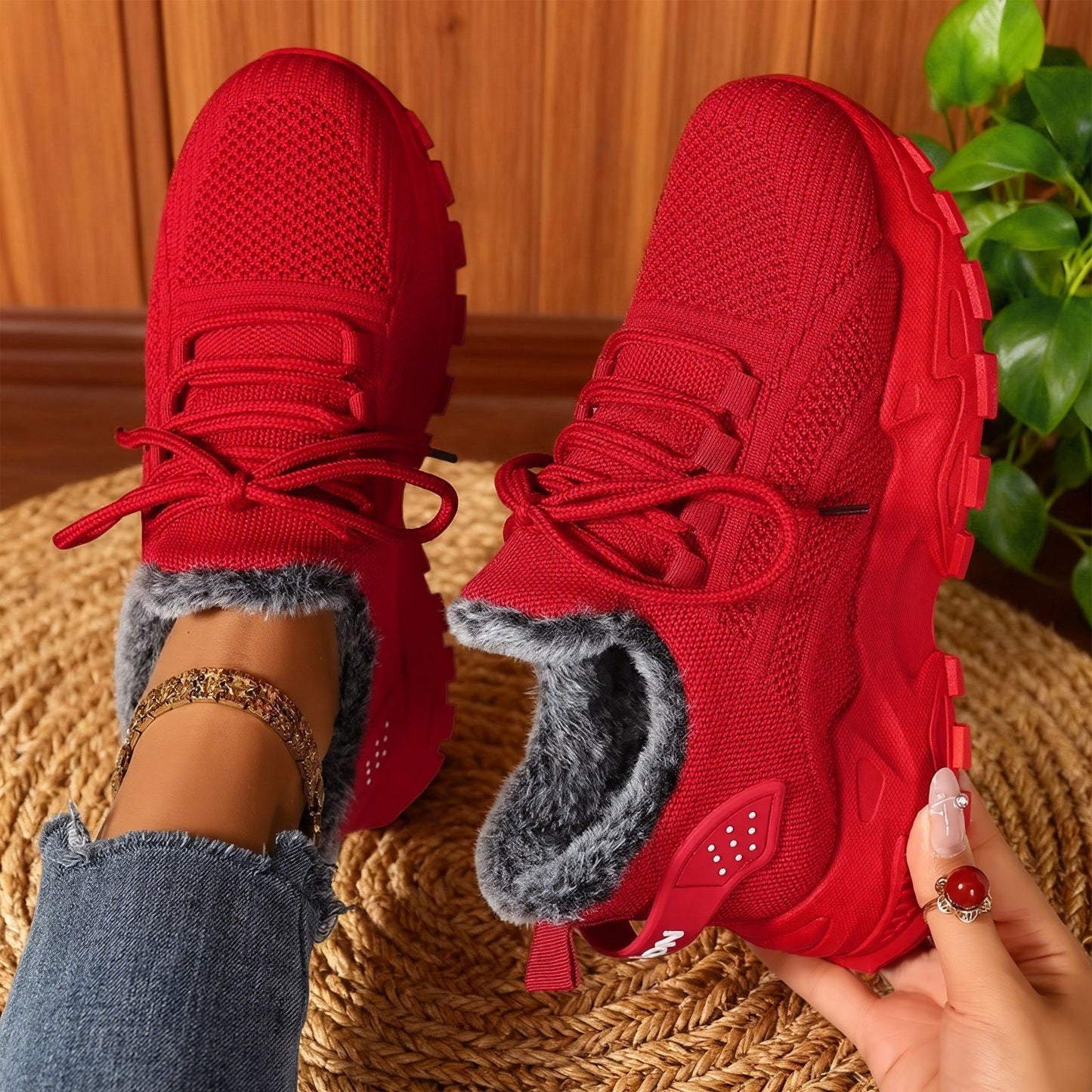 Increased Shallow Mouth Lace-up Lightweight Sneakers